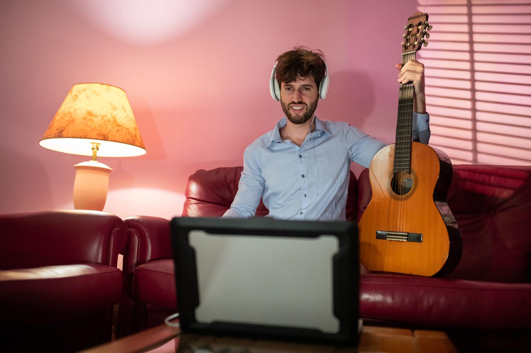 เรียนกีตาร์ออนไลน์จาก StrumMiopic สะดวกทุกที่ทุกเวลา