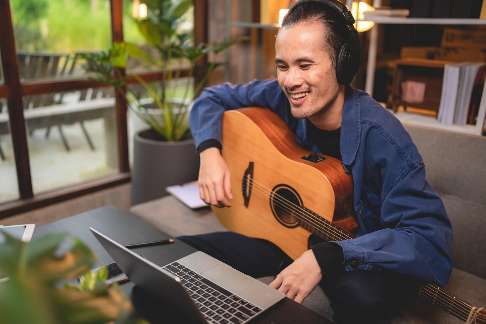 เริ่มต้นเส้นทางดนตรีของคุณกับ StrumMiopic วันนี้