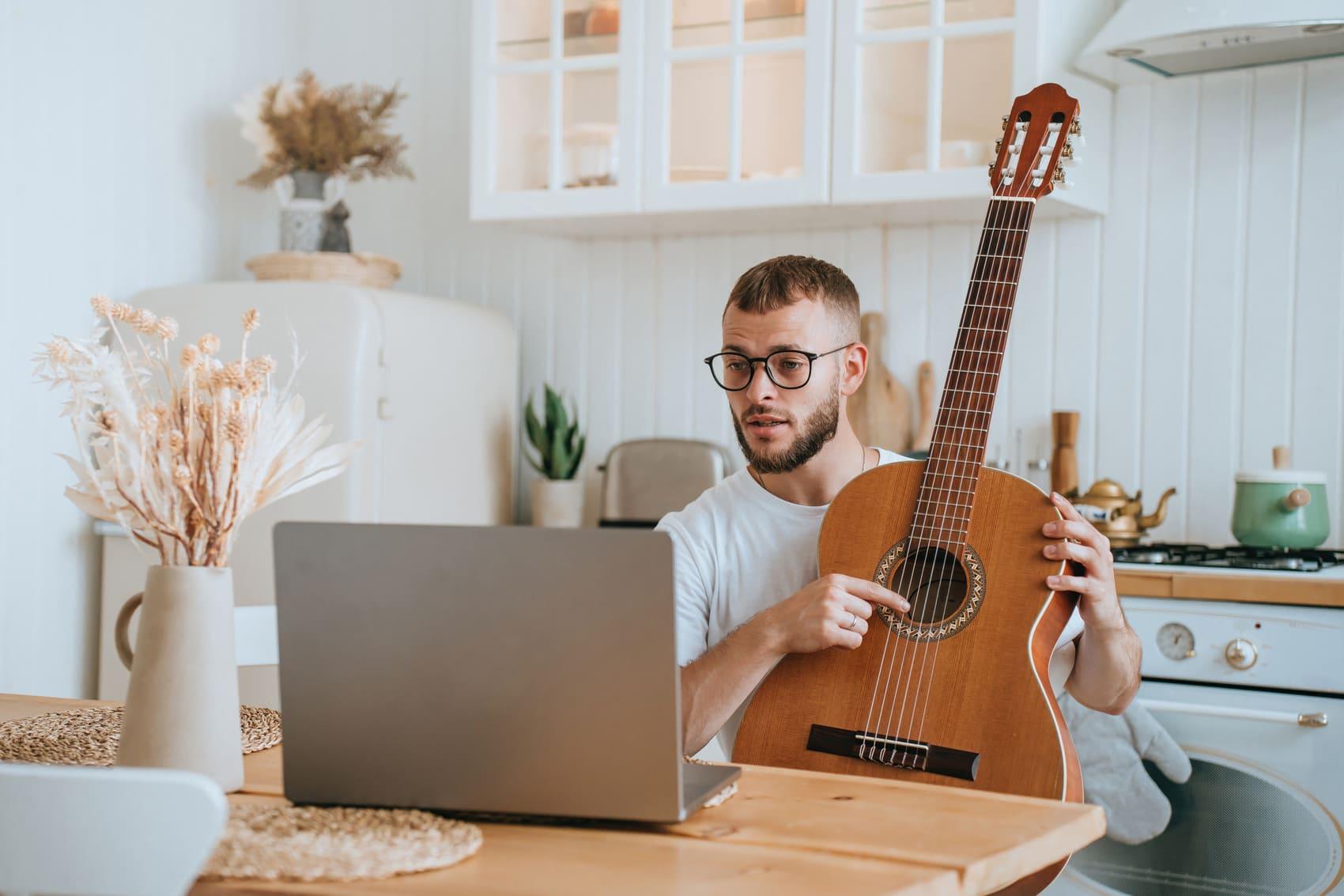 พัฒนาทักษะกีตาร์กับ StrumMiopic ระดับไหนก็ก้าวหน้า